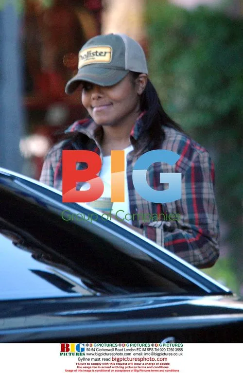 Janet Jackson Leaves Malibu Coffee Shop