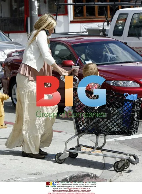 Mira Sorvino Juggles Family and Fame