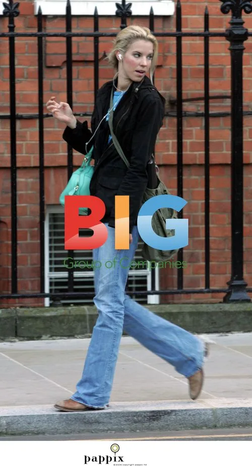 Victoria Aitken out with iPod