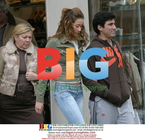 Jose Antonio Reyes out shopping with girlfriend and parents