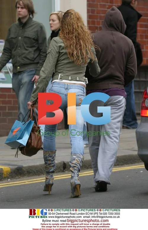 Jose Antonio Reyes shopping with girlfriend