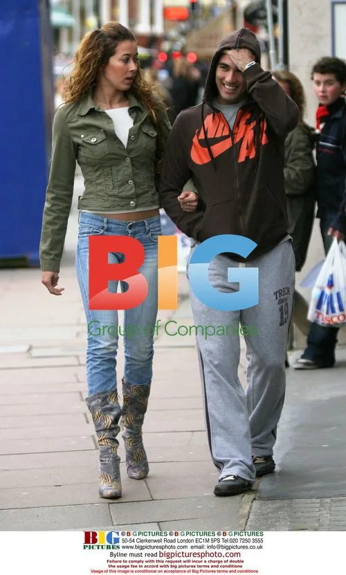 Jose Antonio Reyes shopping with girlfriend