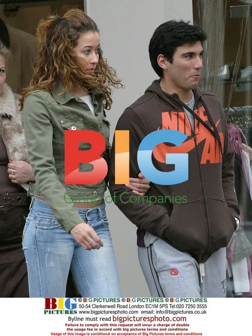 Arsenal's Jose Antonio Reyes shopping with girlfriend