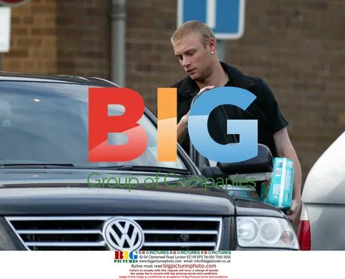 Freddie Flintoff buys nappies with daughter