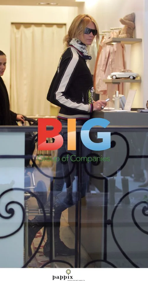 Elle Macpherson Shopping in London