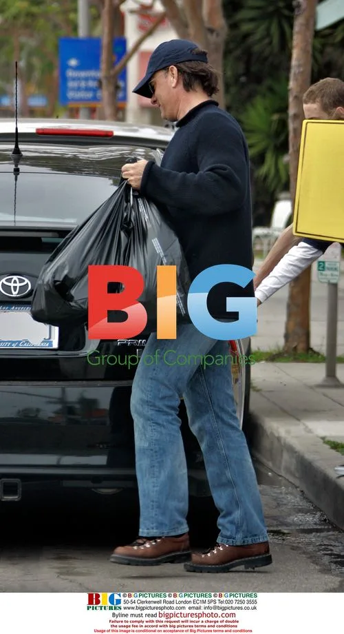 Tom Hanks plays with sons in Pacific Palisades