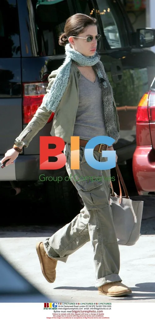 Lara Flynn Boyle out in Brentwood