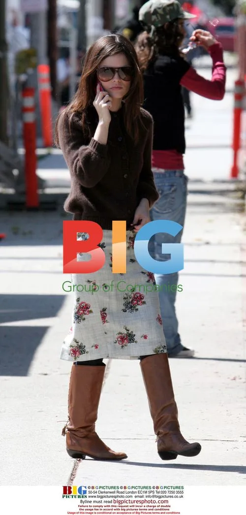 Rachel Bilson and Adam Brody filming "The O.C."
