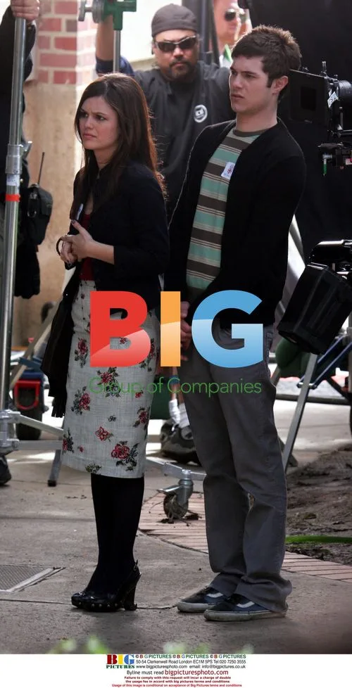 Rachel Bilson and Adam Brody filming "The O.C"