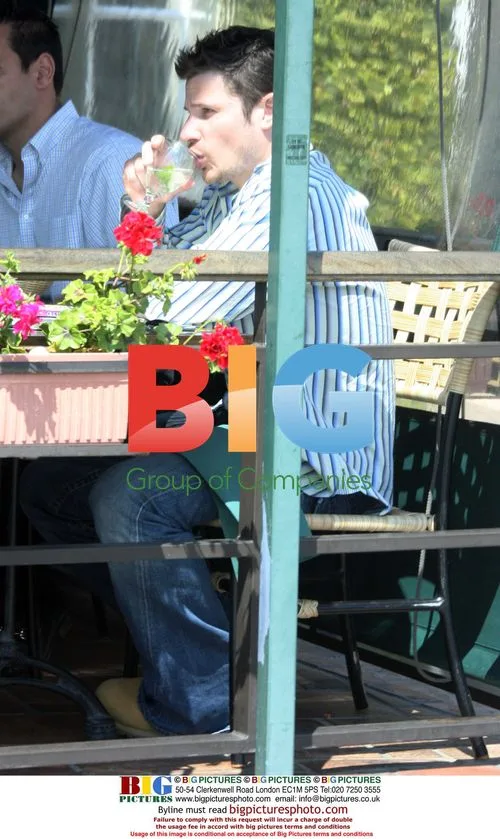 Nick Lachey Lunches With Friends
