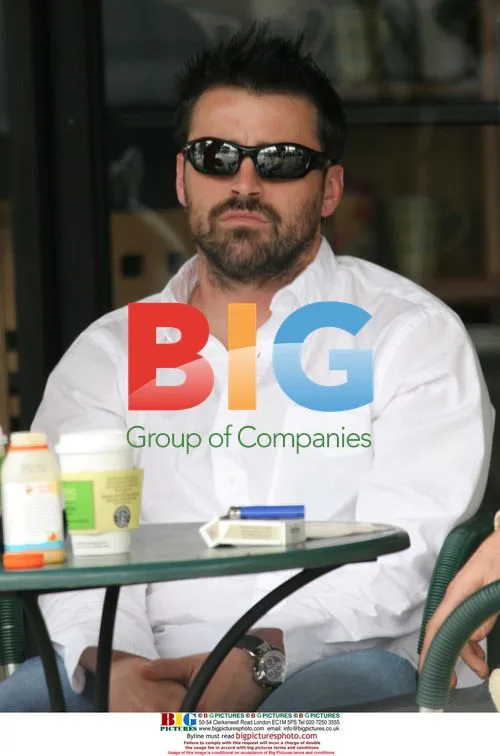 Matt LeBlanc flirts at coffee shop