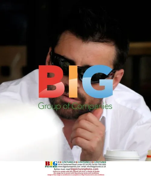 Matt LeBlanc Flirts With Girl