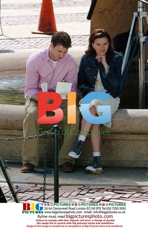 Scarlett Johannson and Chris Evans on "The Nanny Diaries" set