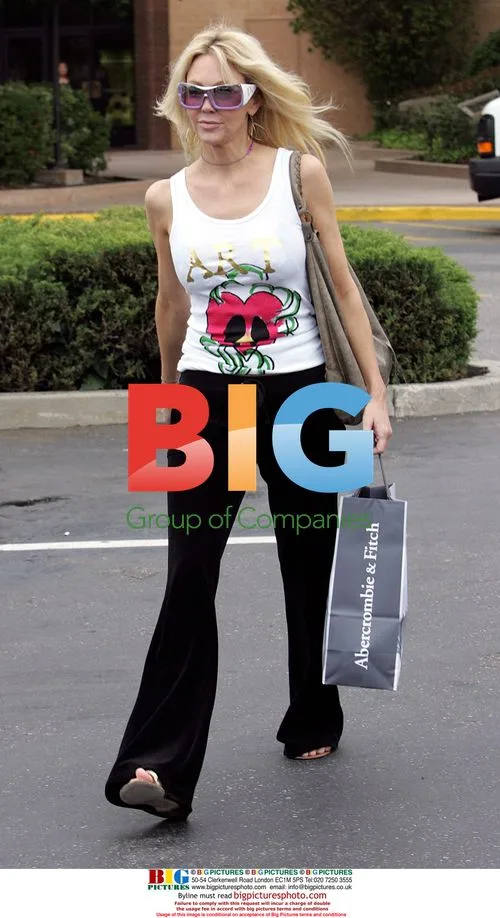Heather Locklear Shopping in California