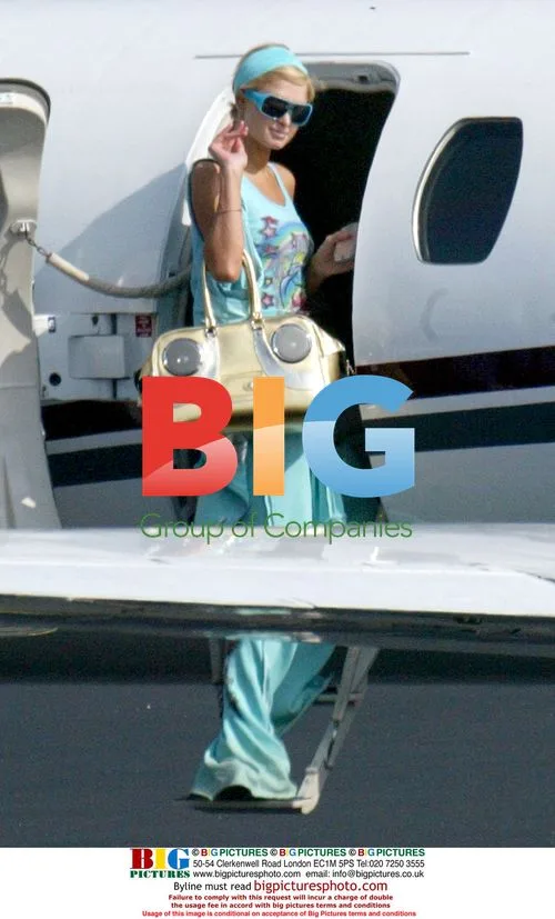 Paris Hilton Hops on Private Jet to Vegas