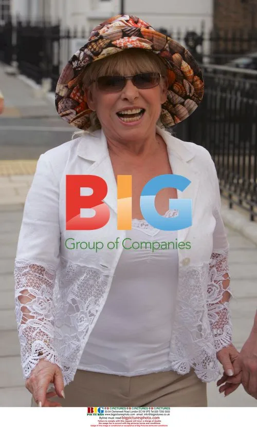 Barbara Windsor in Seashell Hat