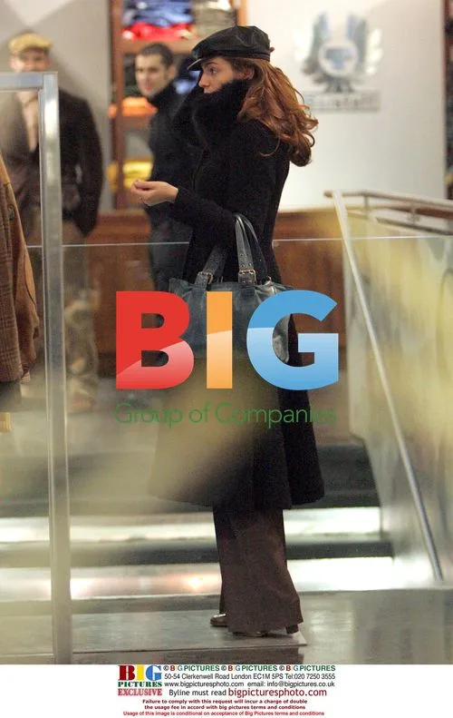 Kelly Brook and Billy Zane Shopping in London