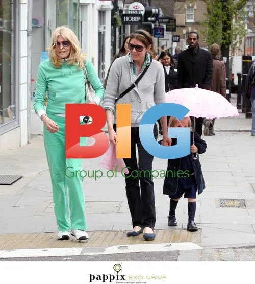 Jools Oliver's family shopping trip