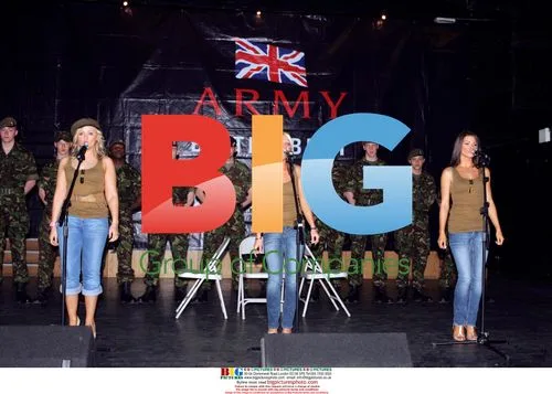 Mrs Robinson Pop Band Performs for Army Families