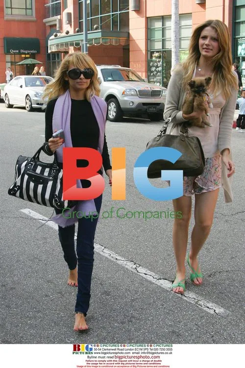 Mischa Barton and Nicole Richie Shopping