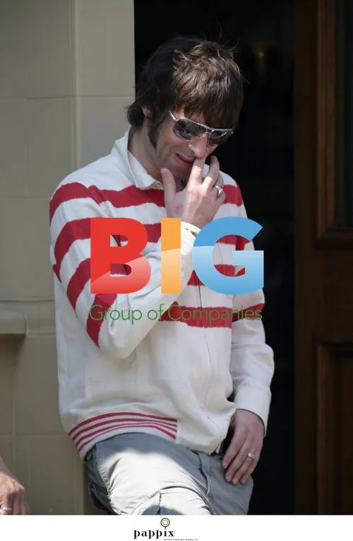 Liam Gallagher Enjoys Beer with Mates