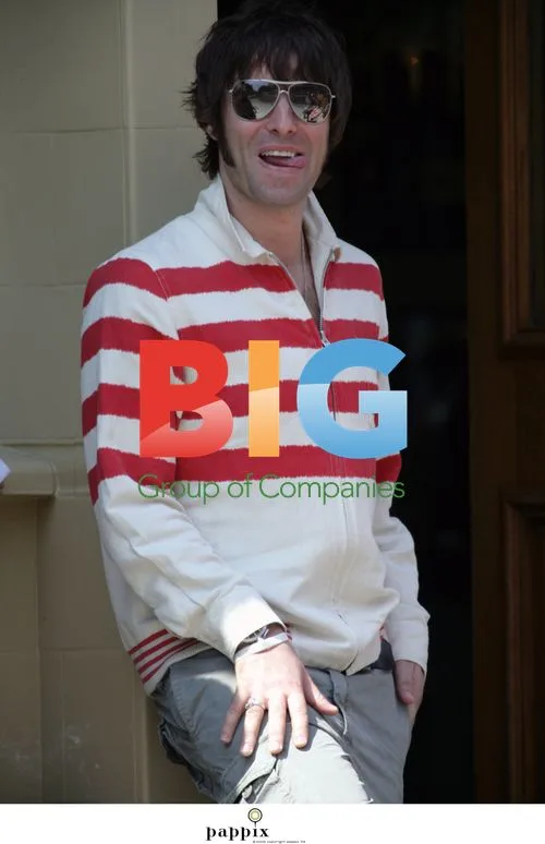 Liam Gallagher Enjoys Pub Outing