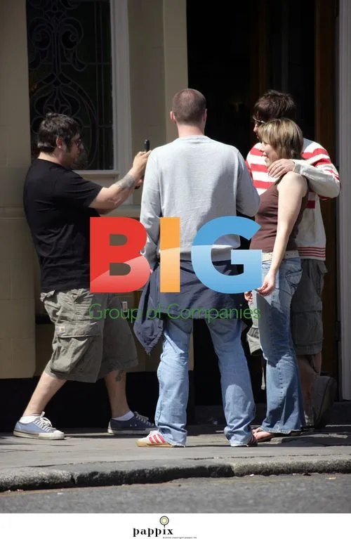 Liam Gallagher Enjoys Beer with Friends