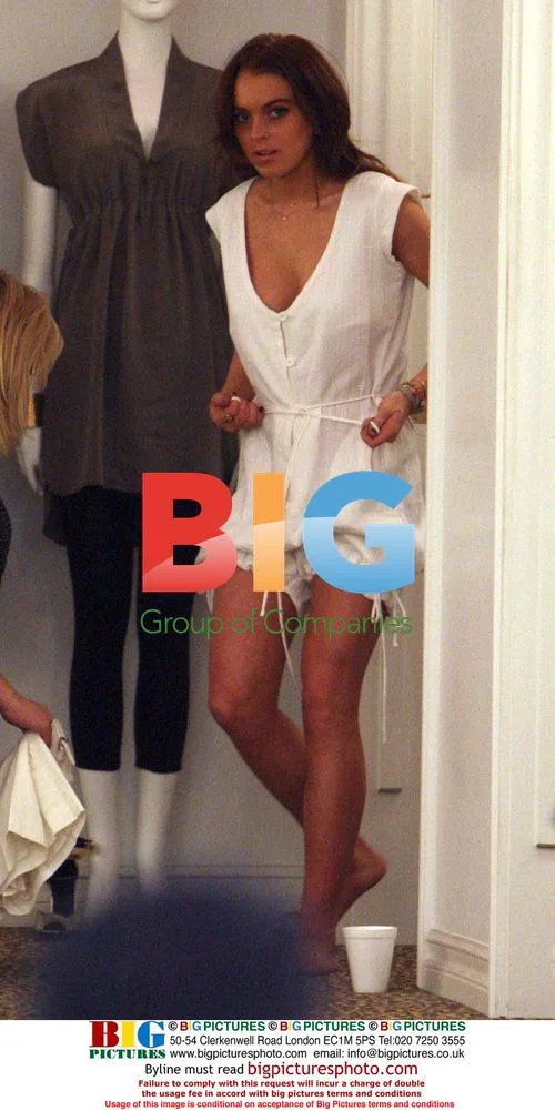 Lindsay Lohan Goes on Shopping Spree