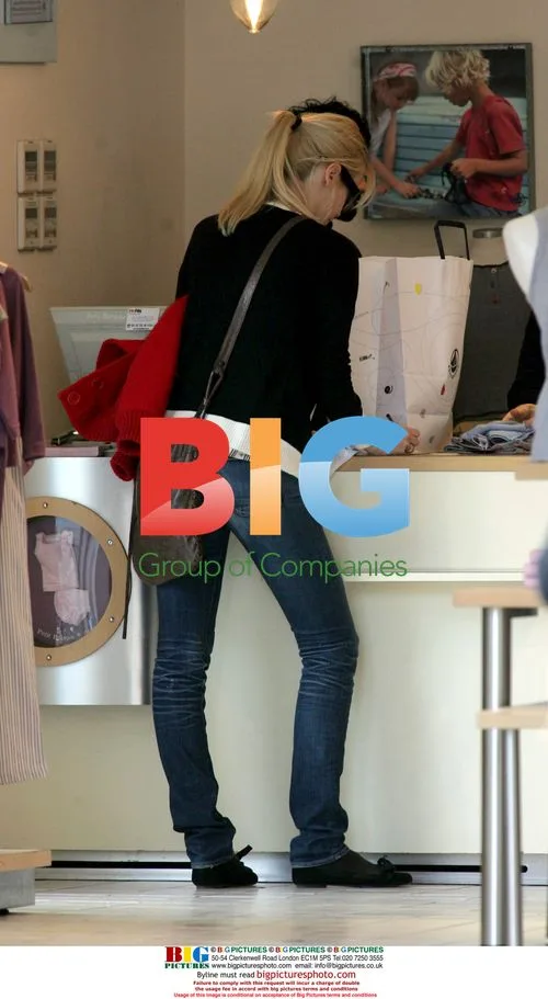 Supermodel Claudia Schiffer shops in Chelsea