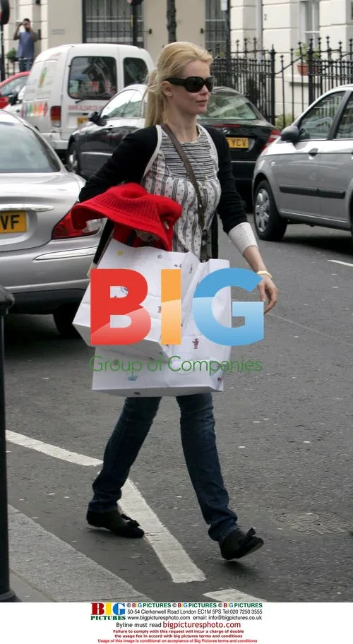 Claudia Schiffer shops in Chelsea