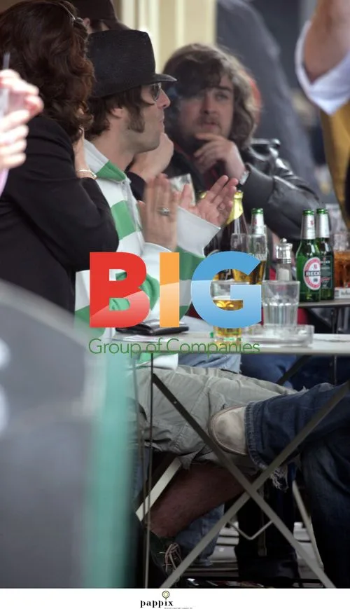Oasis' Liam Gallagher and brother Paul in London pub