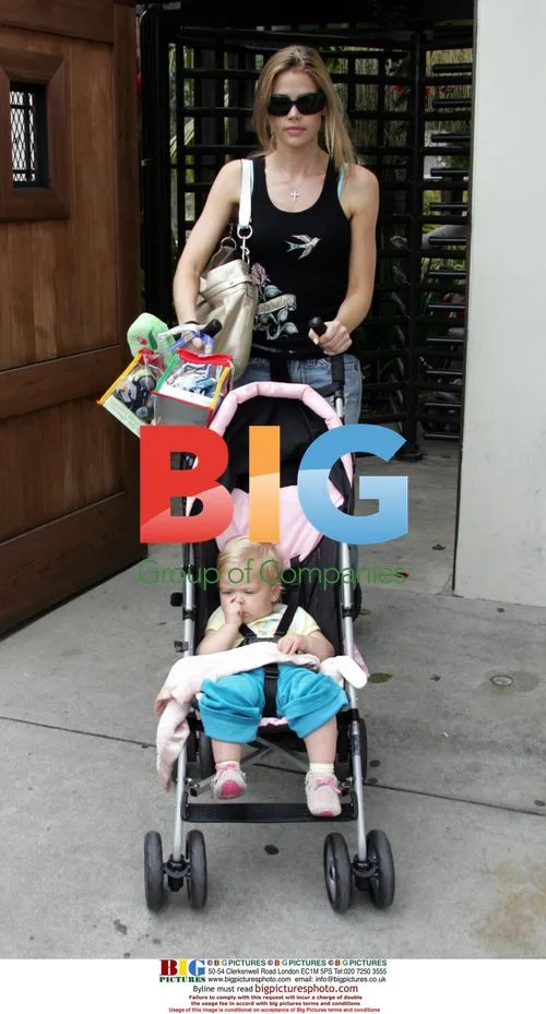 Denise Richards and daughters visit zoo