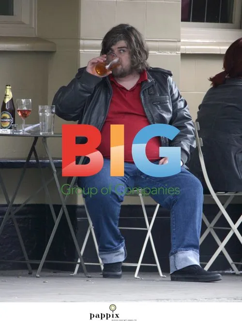 Paul Gallagher, Oasis Brother, Enjoys Beer in London