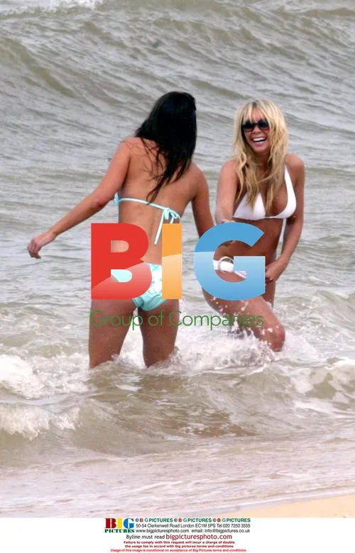 Celebrities enjoy dip in Portugal