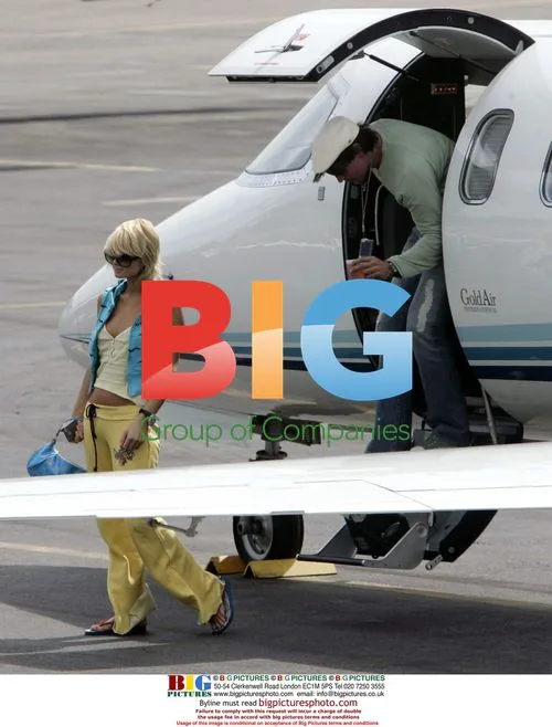 Paris Hilton arrives in Mandelieu with boyfriend