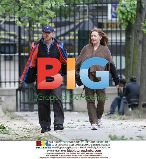 Ron Howard and wife enjoy walk in Paris
