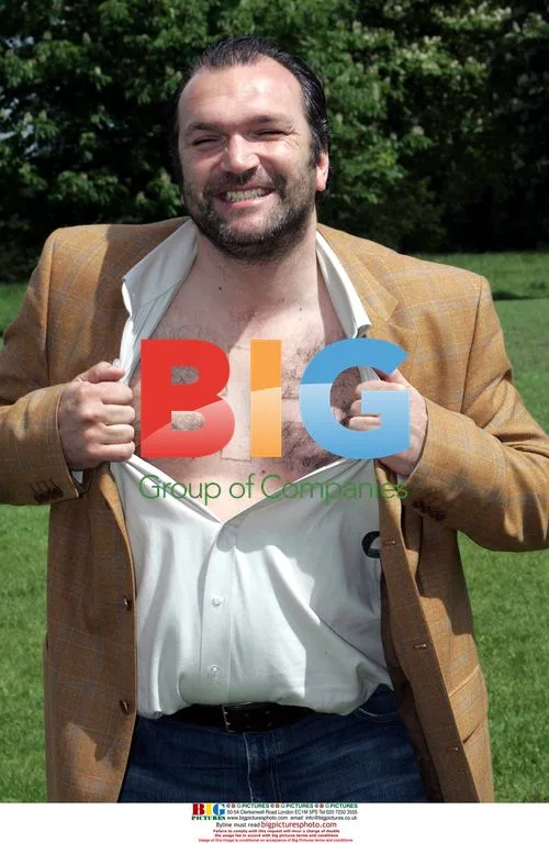 Neil 'Razor' Ruddock with glamour girls