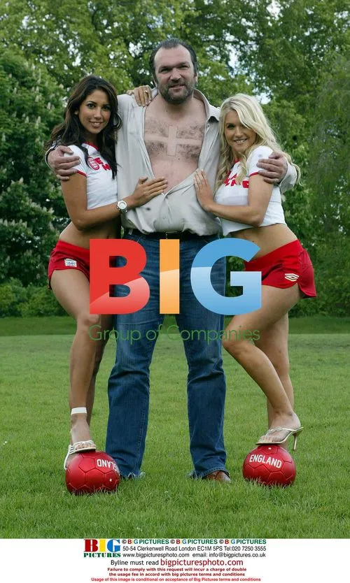 Neil 'Razor' Ruddock with glamour girls