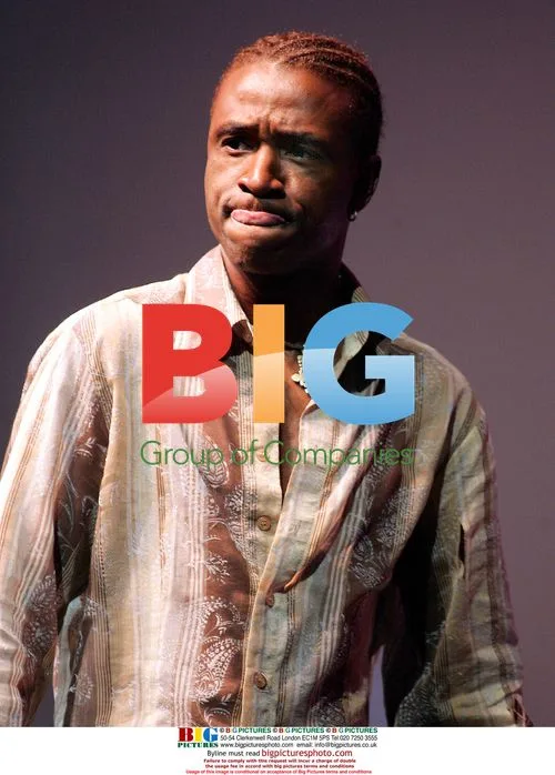 Singer Tommy Davidson performing during American Idol preview