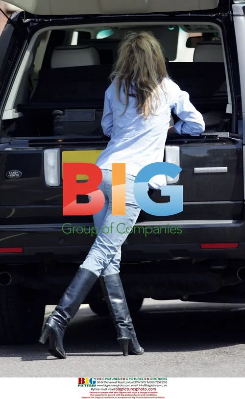 Russel Brand leaves Kate Moss's house