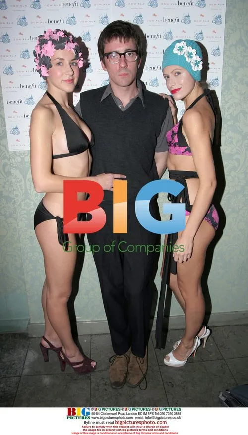 Graham Coxon poses with models at Benefit party