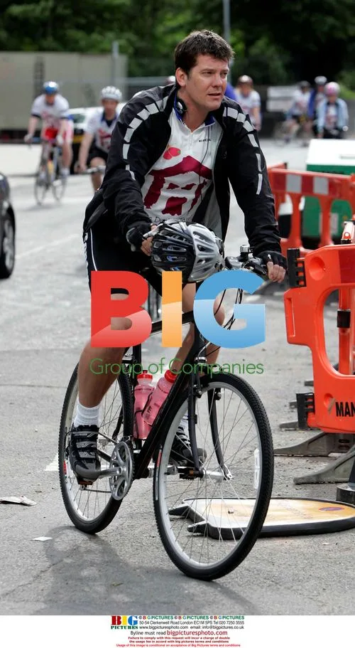 Richard Wilson arrives for Rovers Return charity bike ride