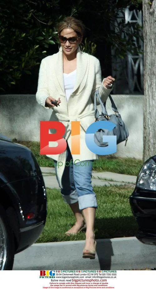 Jennifer Lopez out shopping with friend Leah Remini