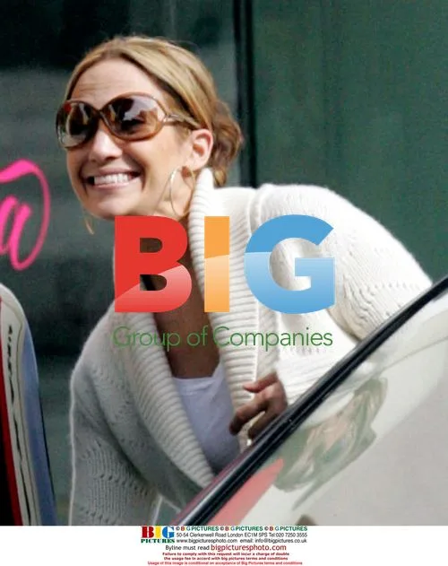 Jennifer Lopez and Leah Remini out shopping