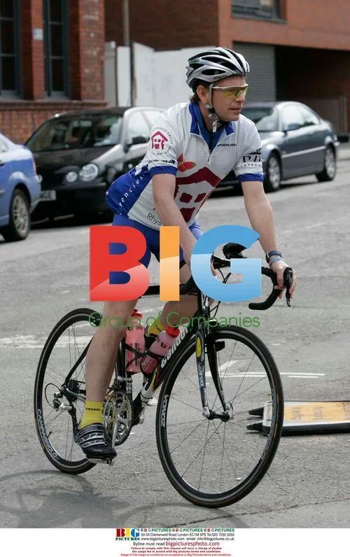 Rover Return to the Queen Vic charity bike ride