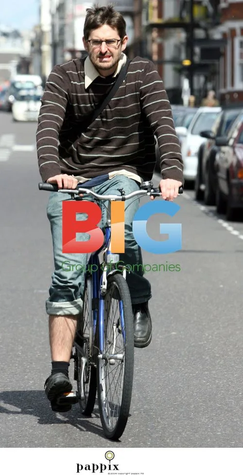 Louis Theroux cycling in London