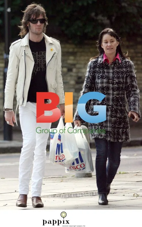 Siobhan Fahey shopping with boyfriend