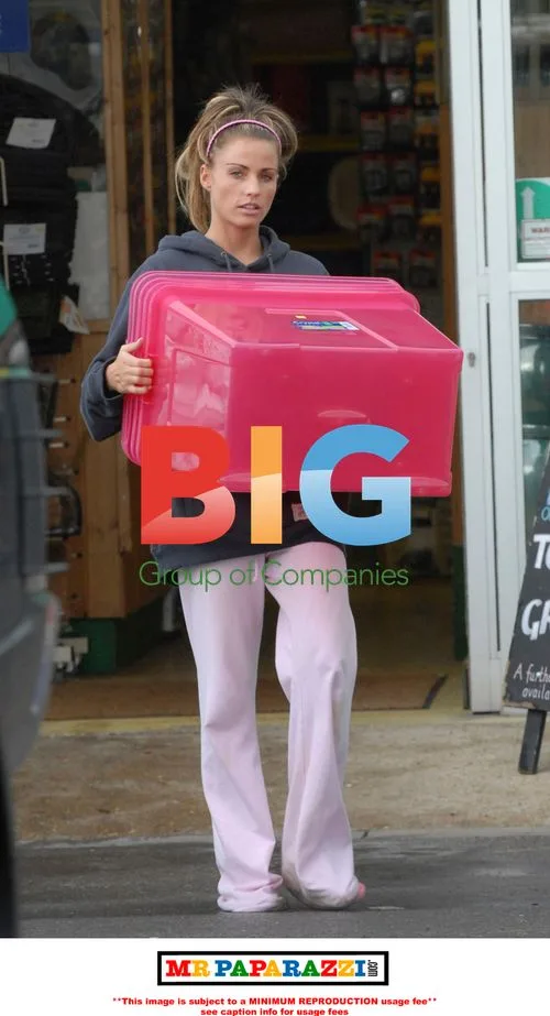 Katie Price carrying pink box