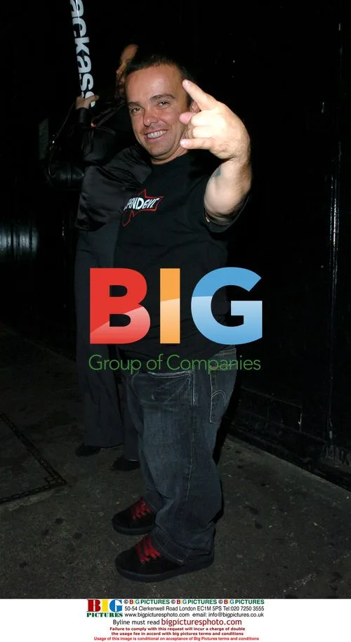 Wee Man leaving Jackass Number 2 premiere