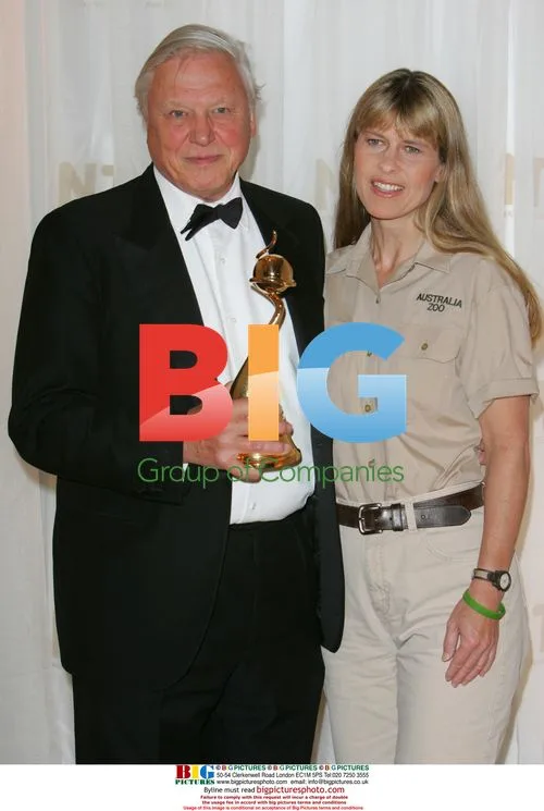 Terri Irwin presents Sir David Attenborough award